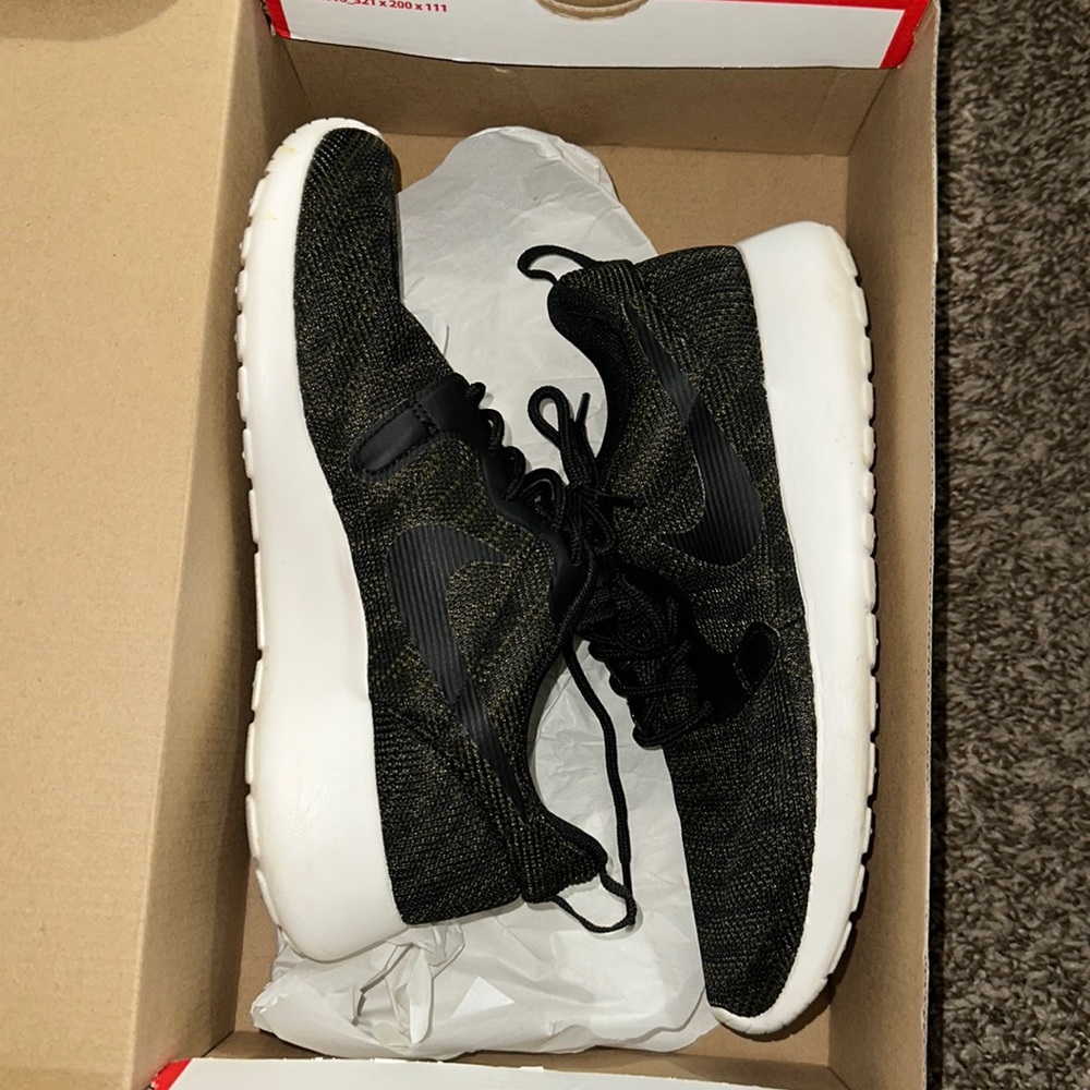 NIKE roshe run